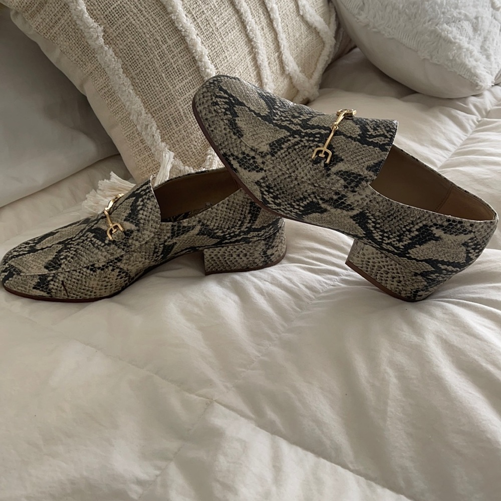 Super cute and comfy !! Snake print Sam Edalman